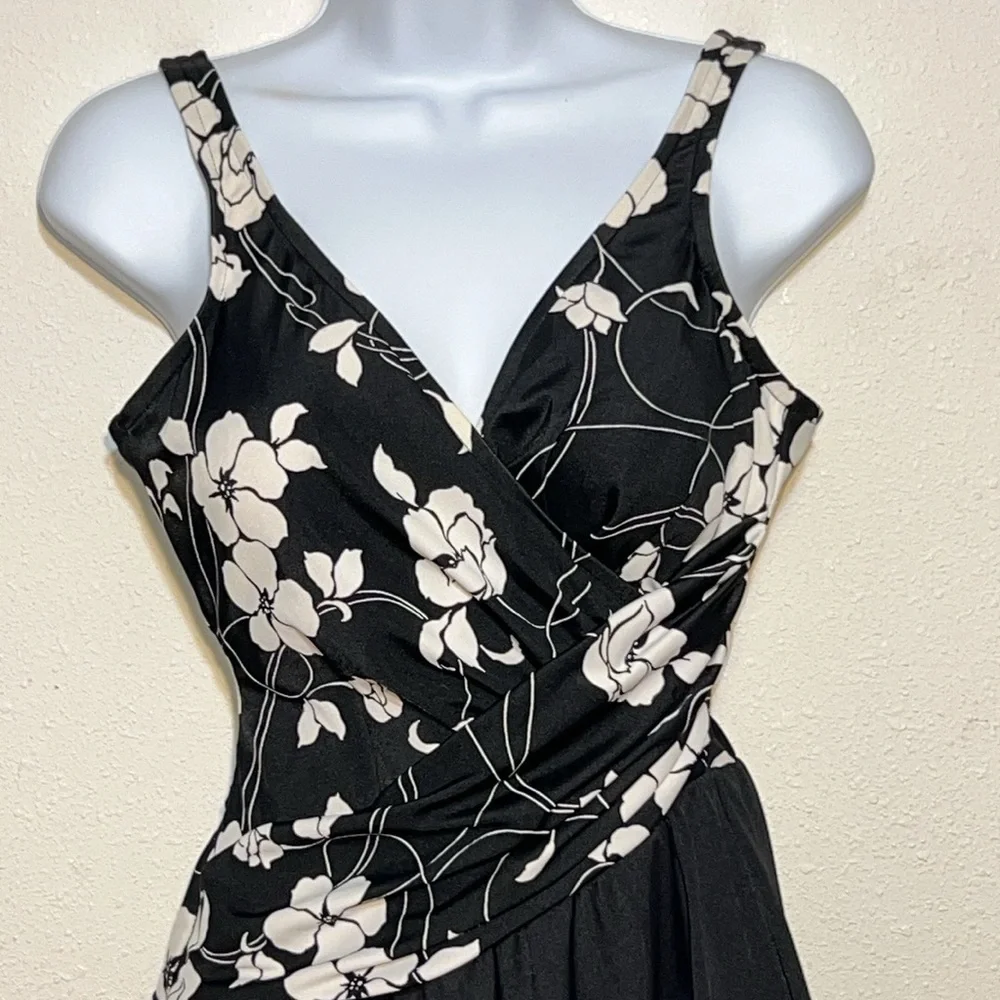 Miraclesuit black With Floral Print Size 10
